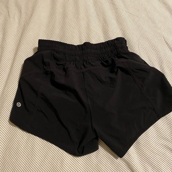 Lululemon black shorts US6 perfect condition - Picture 2 of 2